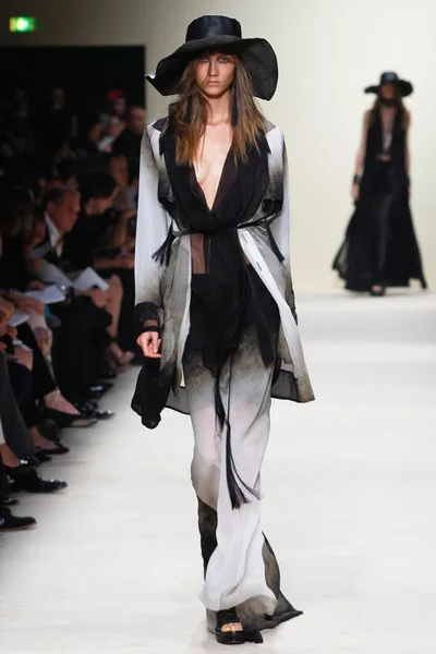 Look 26